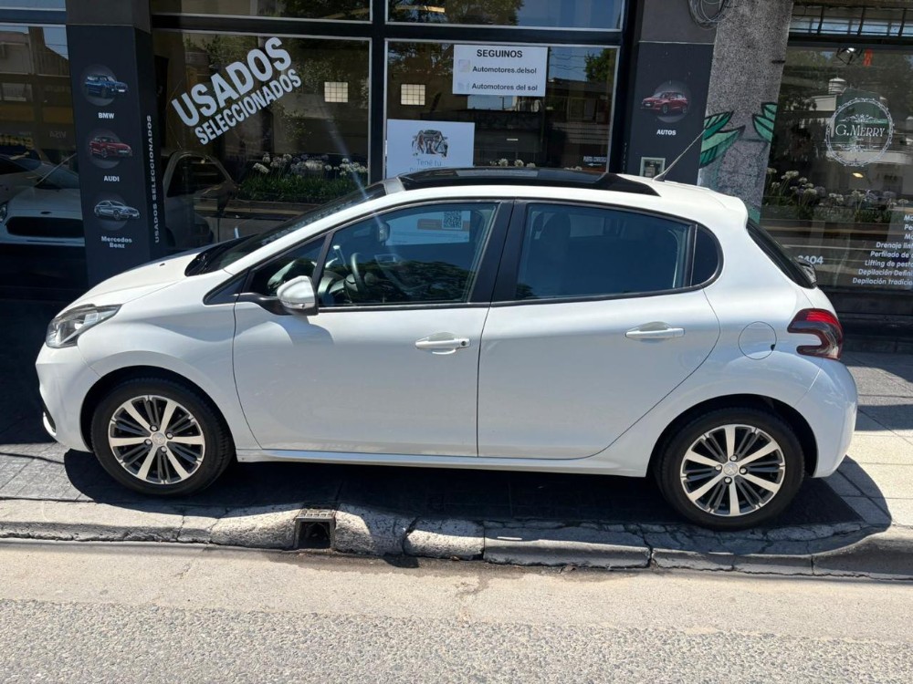 Peugeot 208 Feline — foto 7